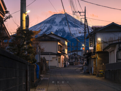 富士山下
iPad 4x3 Wallpaper
©️横滨寄叶