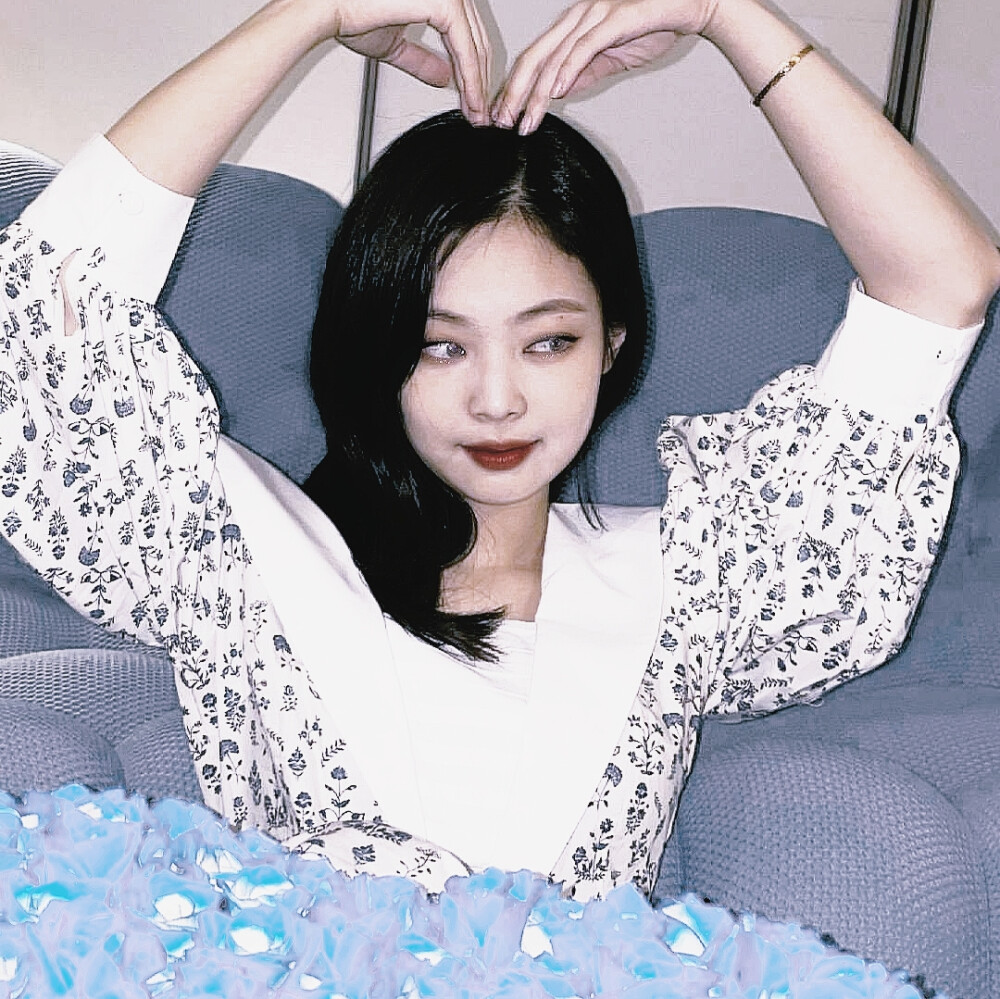 JENNIE
YOU ARE MY BEST GIFT.