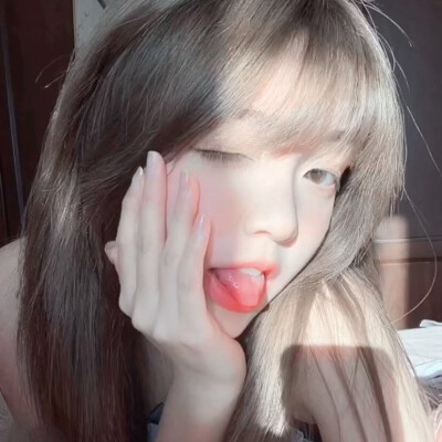 女
