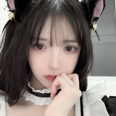 女
