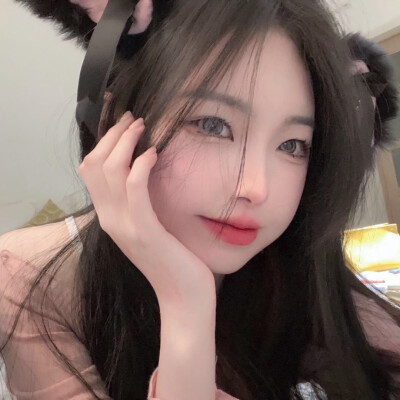 女