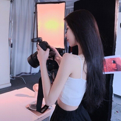 女