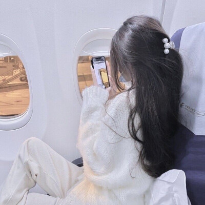 女