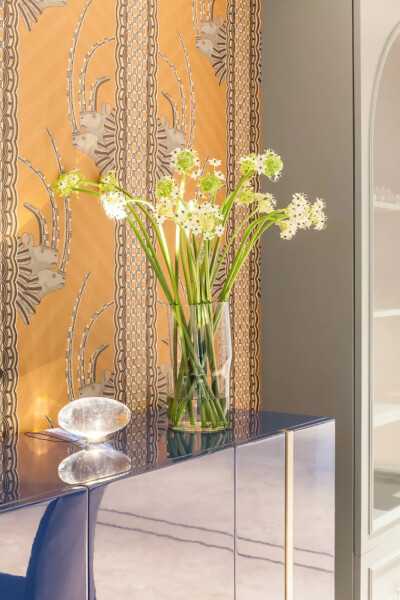 380㎡精装复式改造
以绿灰的主色调加入一些现代感的轻奢元素，汲取美式中温情的部分，摈弃过于厚重怀旧的形体表现，用优雅的现代美式来打造这套复式叠墅。