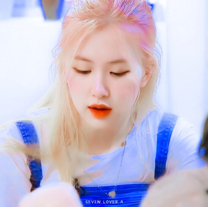 BLACKPINK_朴彩英ROSé_
原截江纪然.