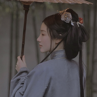 “年来多梦少年事，唯梦闲人不梦君。”
秦软玉の自截 禁二传二改
汉服头像／古风女头