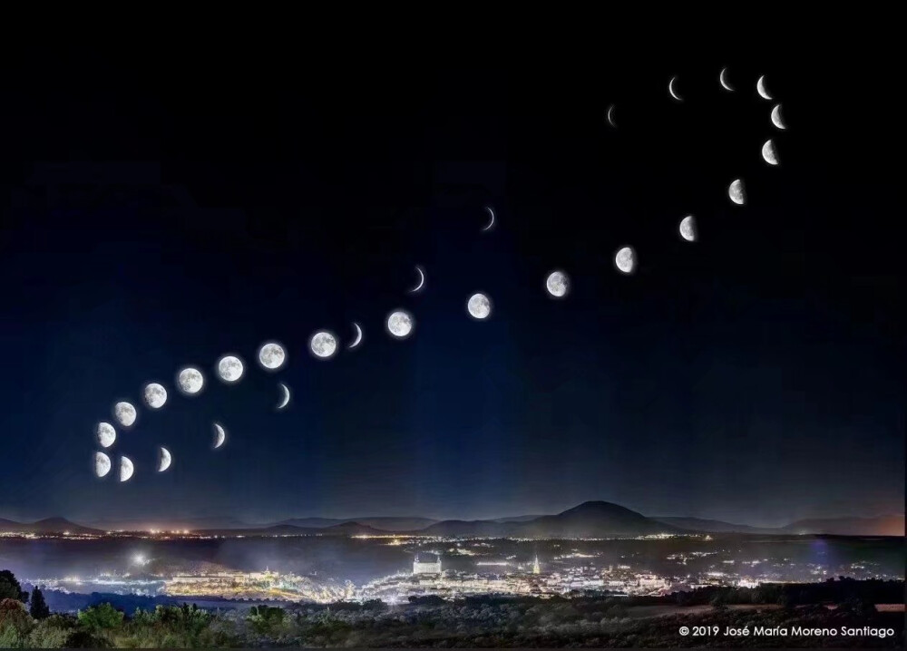 moreno santiago60 在西班牙托莱多(toledo)上空拍摄30天不同的月相