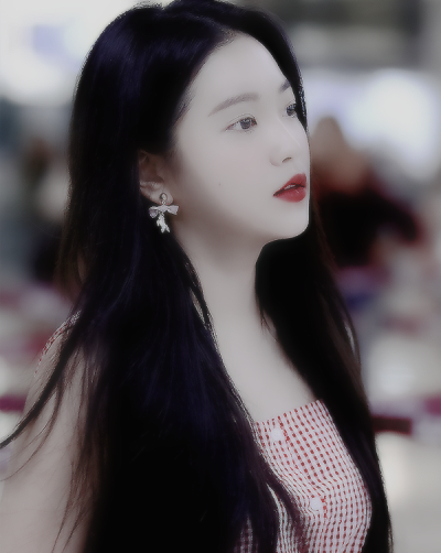 金艺琳 抱图看简介/©️PetiteFleur_YR