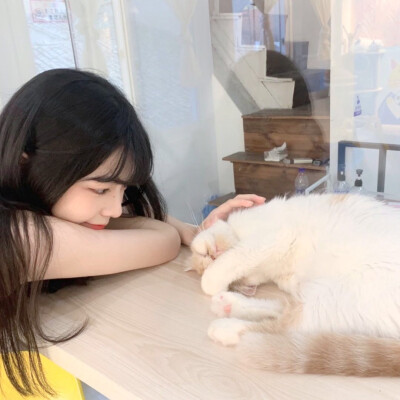 女