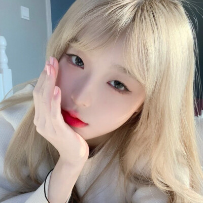女