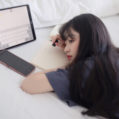 女