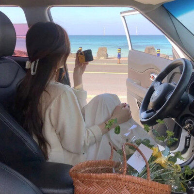 女