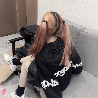 女