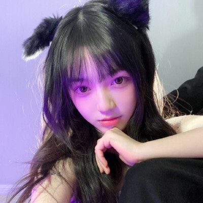 女