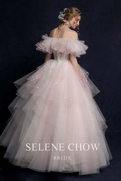 SELENE CHOW 宴会礼服，图源微博cr：@设计师Selene Chow