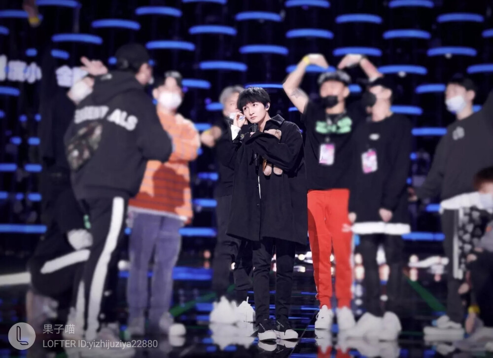 我喜欢的人，有光，光而不耀，与光同尘