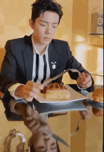 肖战
抖音星动之夜
动图