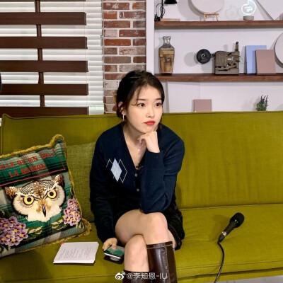 iu 李知恩 头像