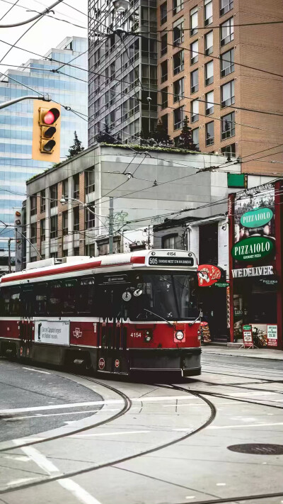 等一个人、还是等一个故事。