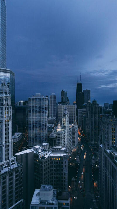 等一个人、还是等一个故事。