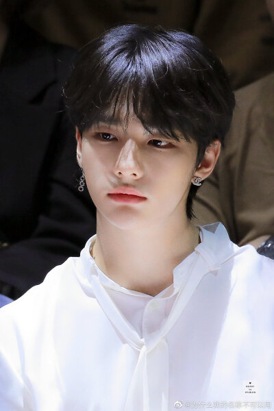 黄铉辰 Hwang Hyunjin