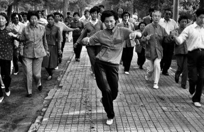 作为土生土长的北京人，摄影师张兆增的每张作品里都不难发现时代的文化印记和正宗的北京生活。