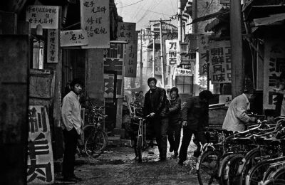 作为土生土长的北京人，摄影师张兆增的每张作品里都不难发现时代的文化印记和正宗的北京生活。
