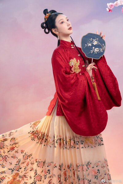 【云河千色】真丝重绉竖领对襟琵琶袖短袄+真丝暗花纱马面裙——六兽兆瑞
