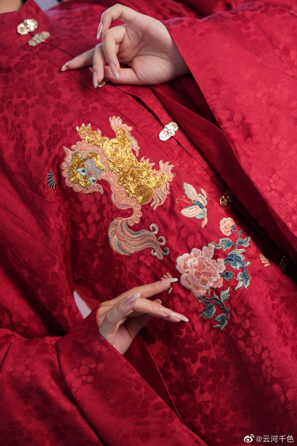 【云河千色】真丝重绉竖领对襟琵琶袖短袄+真丝暗花纱马面裙——六兽兆瑞
