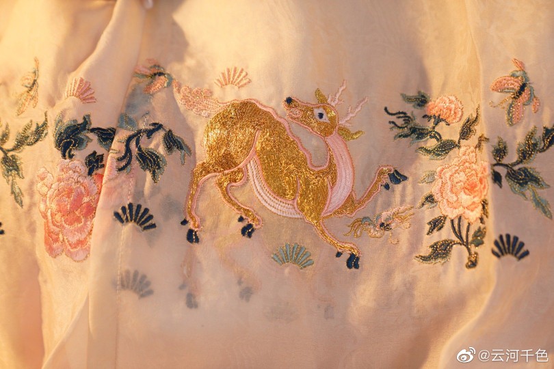 【云河千色】真丝重绉竖领对襟琵琶袖短袄+真丝暗花纱马面裙——六兽兆瑞
