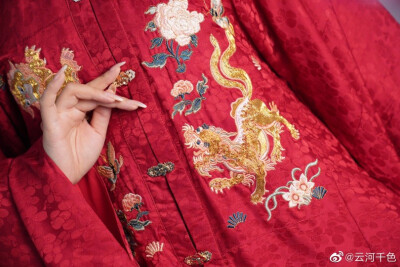 【云河千色】真丝重绉竖领对襟琵琶袖短袄+真丝暗花纱马面裙——六兽兆瑞
