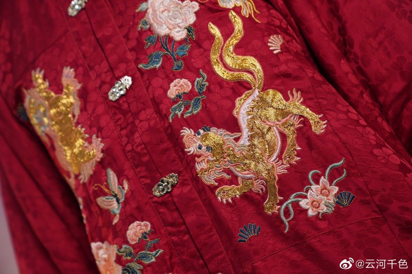 【云河千色】真丝重绉竖领对襟琵琶袖短袄+真丝暗花纱马面裙——六兽兆瑞
