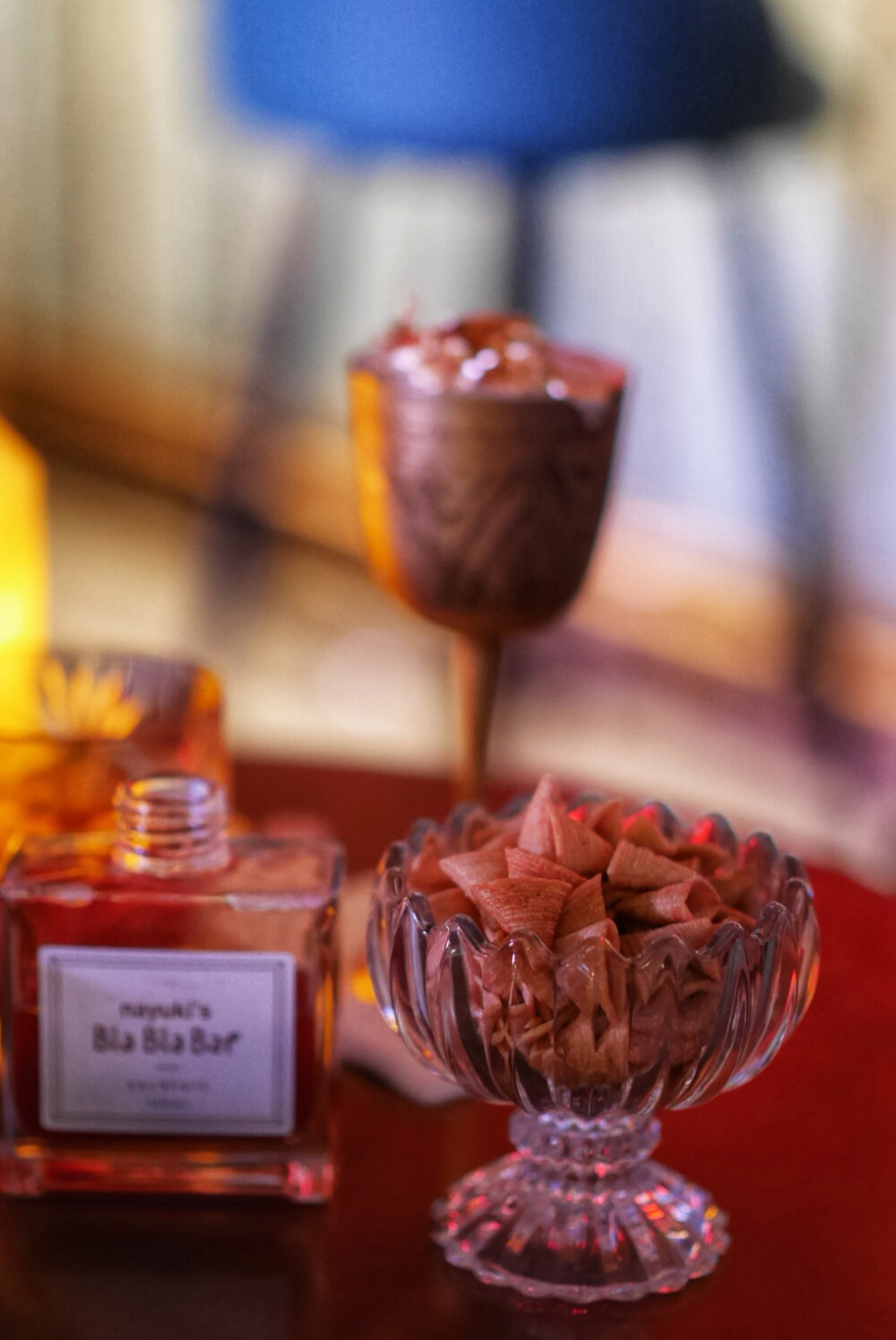 刚喝完酒微醺之下再吃火锅幸福感翻倍
不管是餐厅名还是菜名都带点匪气的蜀大侠是新欢～牛舌拗的玫瑰涮个几秒后稍稍蘸点沙茶最棒
大刀肝片是永远的心头好千万不能手抖烫万一过头就傻掉啦哈哈哈哈哈