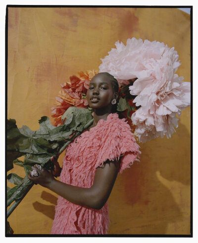 Vogue UK January 2021 明媚春光
模特: Adut Akech
摄影: Nadine Ijewere ​​​