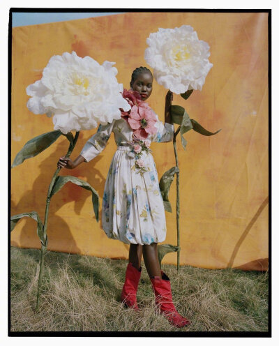 Vogue UK January 2021 明媚春光
模特: Adut Akech
摄影: Nadine Ijewere ​​​