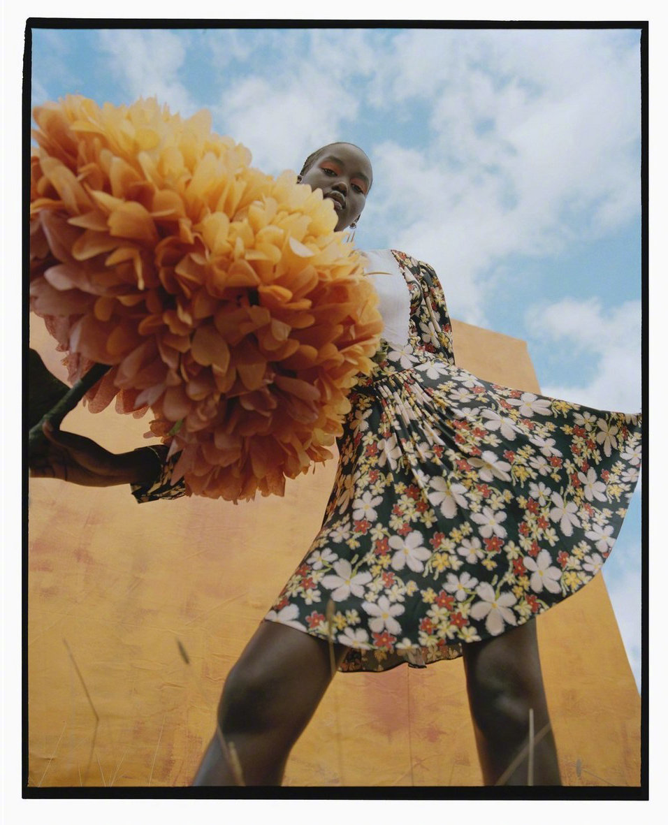 Vogue UK January 2021 明媚春光
模特: Adut Akech
摄影: Nadine Ijewere ​​​