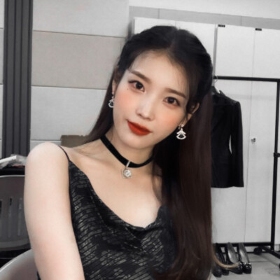 刚到家~
iu李知恩