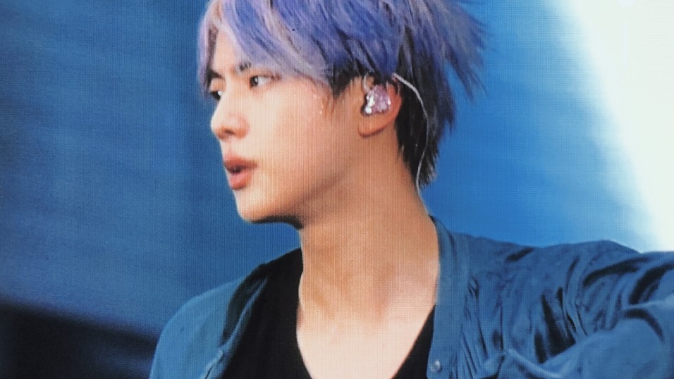 明明說要來的 難不成臭丫頭騙我了。