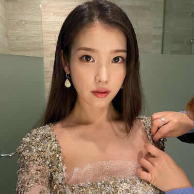 IU 李知恩