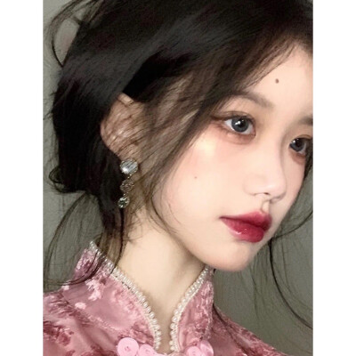 有人帮你，是你的幸运；无人帮你，是公正的命运。没有人该为你做什么，因为生命是你自己的，你得为自己负责。