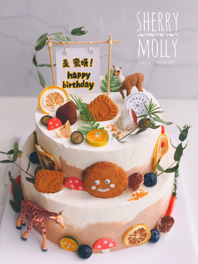 #SHERRYMolly家の下午茶# —『双层原味cake』麻麻给女儿的生日cake～她们家一直都是古灵精怪的风格 所以叮嘱说蛋糕森系就行 随意一些 不用按正常套路来～努力做了这只可可爱爱 有个大笑脸的森系cake呀～彼此信任了解…