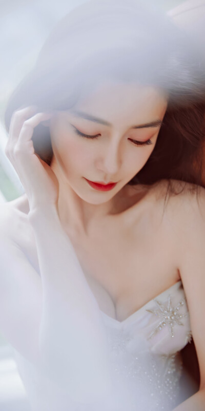 *Angelababy 穿大白纱的baby美得有点过份
cr@嗑颜大魔王