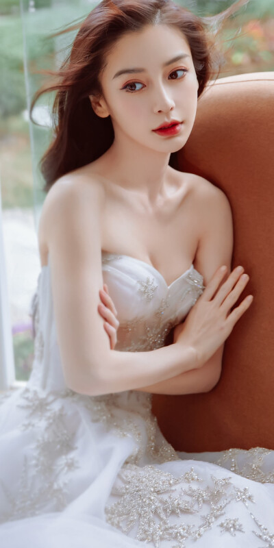 *Angelababy 穿大白纱的baby美得有点过份
cr@嗑颜大魔王