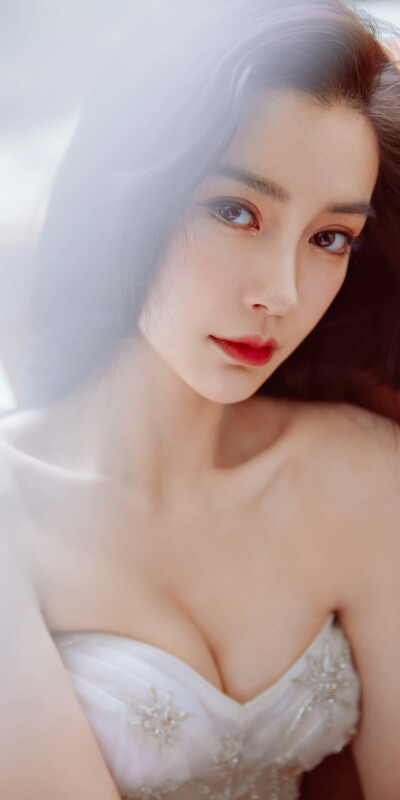 *Angelababy 穿大白纱的baby美得有点过份
cr@嗑颜大魔王