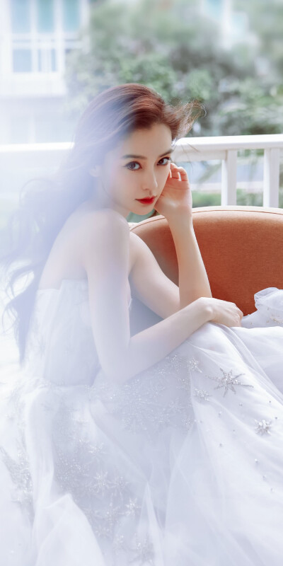 *Angelababy 穿大白纱的baby美得有点过份
cr@嗑颜大魔王