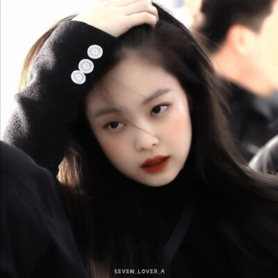 <金 智 妮 Jennie>