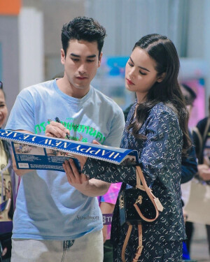 Yaya Urassaya Sperbund-Barry Nadech Kugimiya/naya