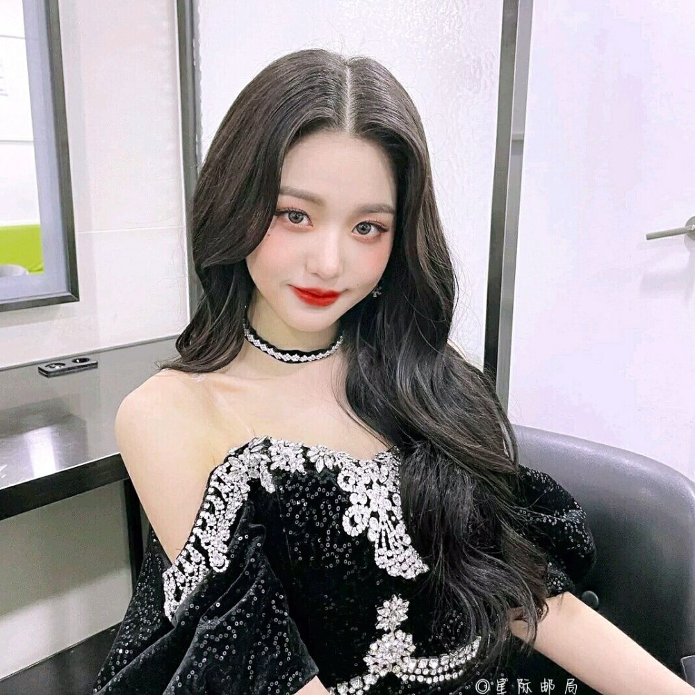 ©张元英
拿图看简介