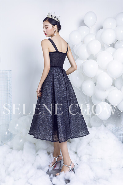 SELENE CHOW 黑色系礼服，图源微博cr：@设计师Selene Chow