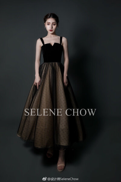 SELENE CHOW 黑色系礼服，图源微博cr：@设计师Selene Chow